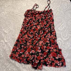 Sidecca Red Poppies Pattern Ruffle Tank Top Med Cute Summer Vibe & Pockets